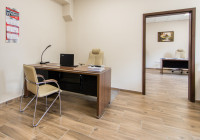 Meble gabinetowe Tirion produkcji TOBO: biurko gabinetowe, krzesła biurowe