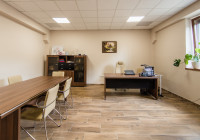 Meble gabinetowe Tirion produkcji TOBO: biurko gabinetowe, szafy biurowe, stół konferencyjny, krzesła biurowe